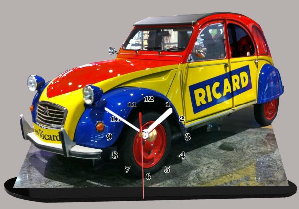 Objet Voiture Ricard en horloge sur socle, rétro vintage 20