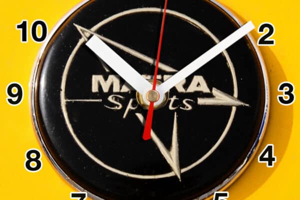 logo Matra 03 en horloge murale