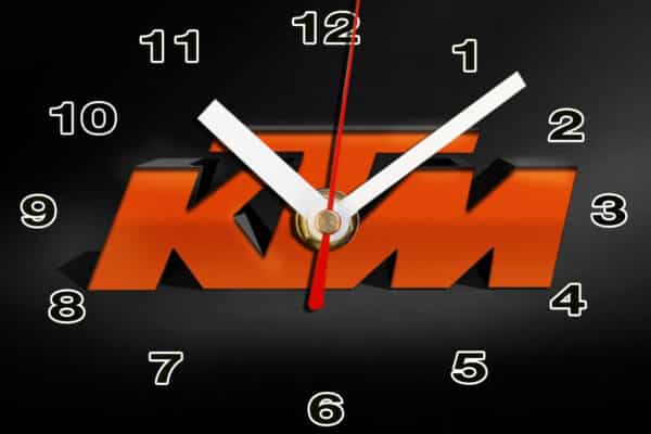 logo Moto KTM en horloge murale 01