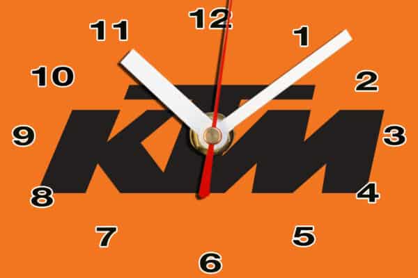 logo Moto KTM en horloge murale 02
