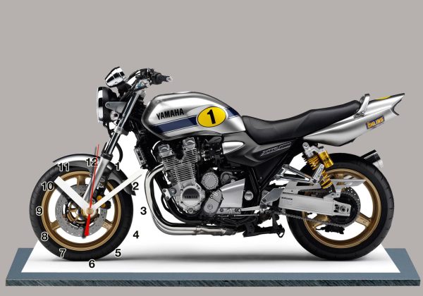 Moto, Yamaha 1300 XJR Number one 2009 -17 en horloge miniature sur socle