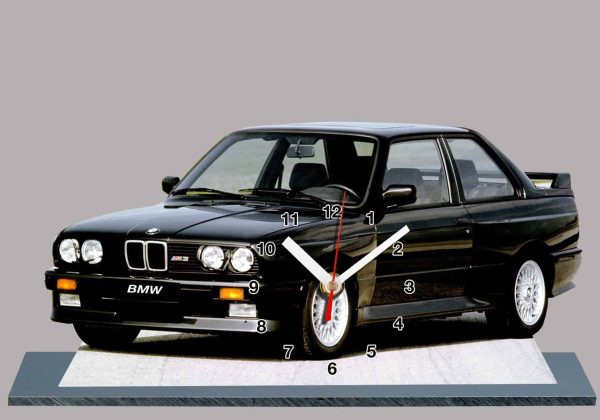 BMW M3 E30 noire de 1986 en auto-horloge