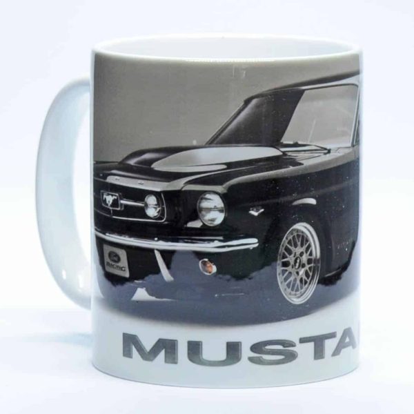 Ford Mustang Fastback noir en mug 01